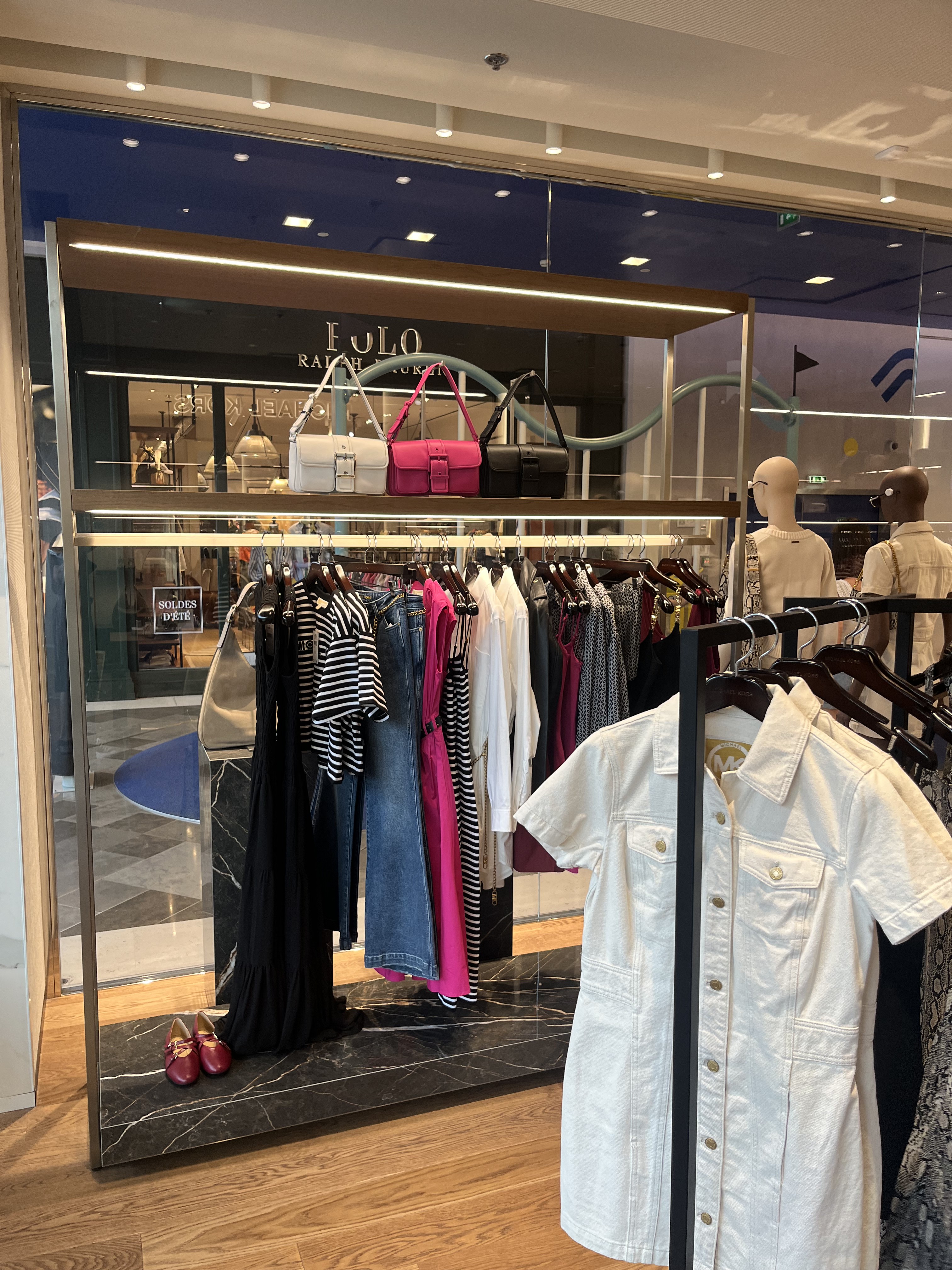 Boutique Marseille floorset silhouette